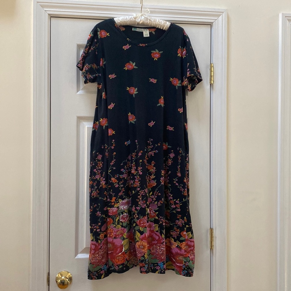 Black T-Shirt Dress with Flower Print, size L